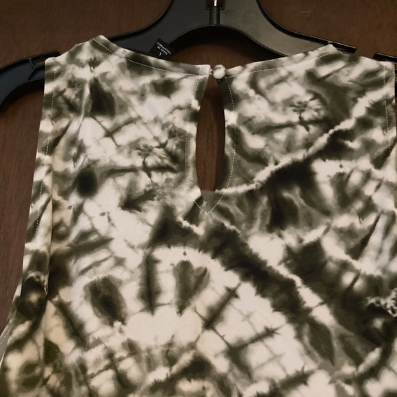 Inc International business top in dark green and off white. scoop neck - Picture 8 of 10